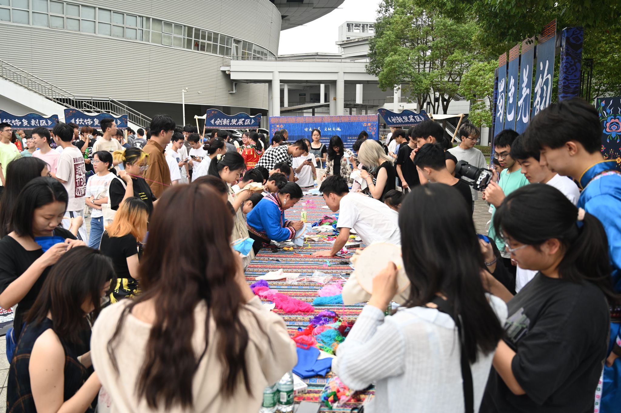 2(羌绣文化长廊).jpg 2(羌绣文化长廊).jpg